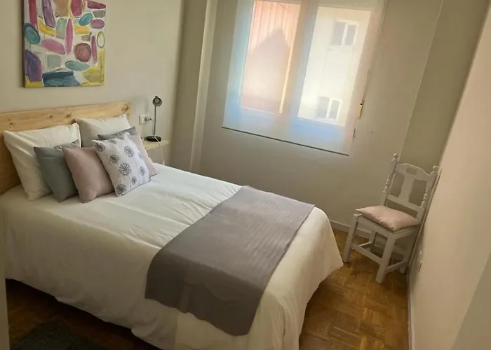 Precioso Soleado, Recien Amueblado En * Gijón