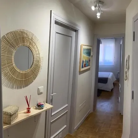 Precioso Soleado, Recien Amueblado En ヒホン