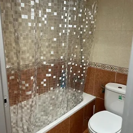 Precioso Soleado, Recien Amueblado En ヒホン